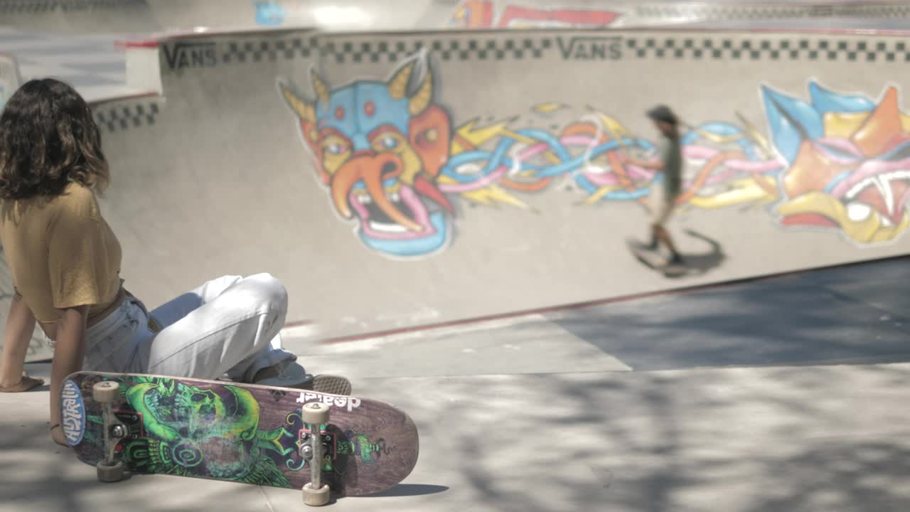 Free Video Stock Skater In A Bowl With Friend Live Wallpaper - Free Download