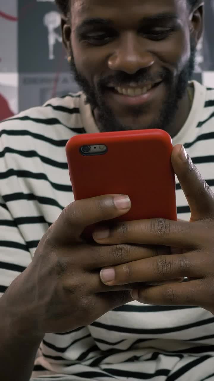 Stock Video Happy Man Texting On His Smartphone Animated Wallpaper - Free Download
