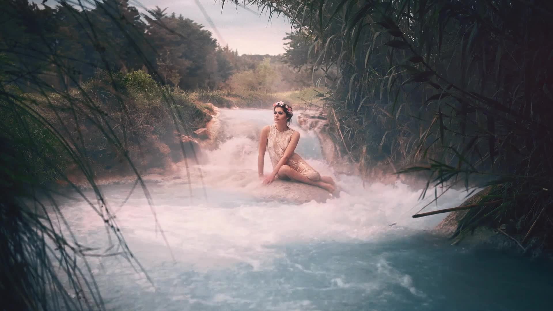 Girl in Hot Springs HD Live Wallpaper - Free Download