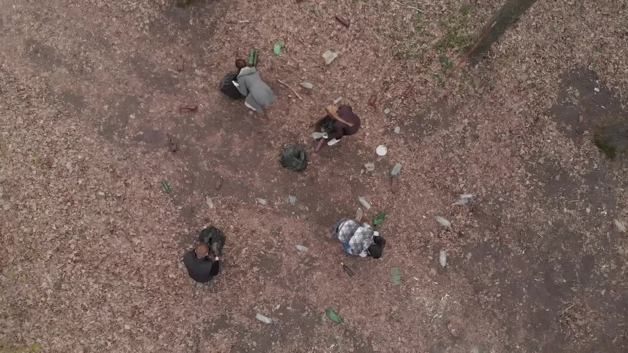 Free Stock Video Volunteers Picking Up Trash In Nature Live Wallpaper - Free Download