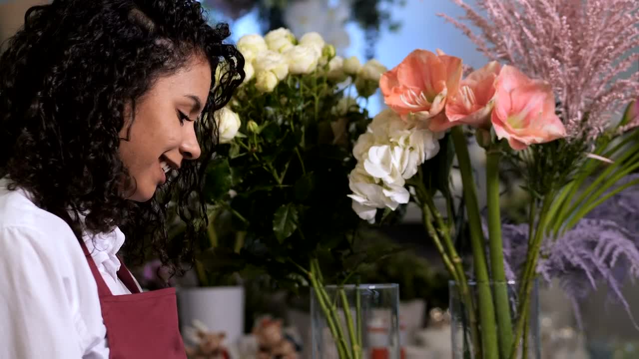 Stock Video Female Florist Working From A Tablet Live Wallpaper For PC - Free Download