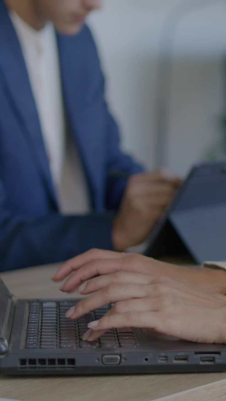 Stock Video People Working With Electronic Devices Live Wallpaper - Free Download