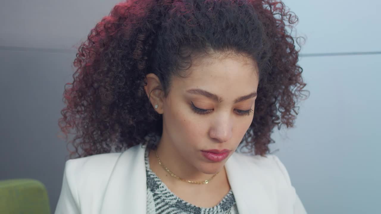 Stock Video Face Of A Young Woman Working At A Desk Live Wallpaper For PC - Free Download