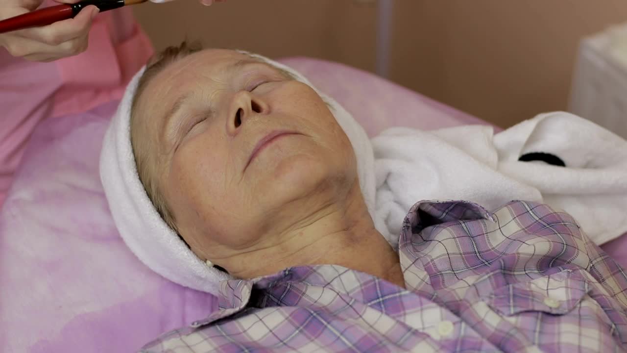 Stock Video Older Woman Having A Spa Treatment Live Wallpaper - Free Download