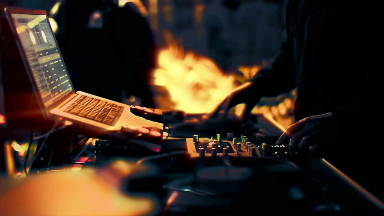 Stock Video Dj Mixing Acetate Discs Live Wallpaper For PC - Free Download
