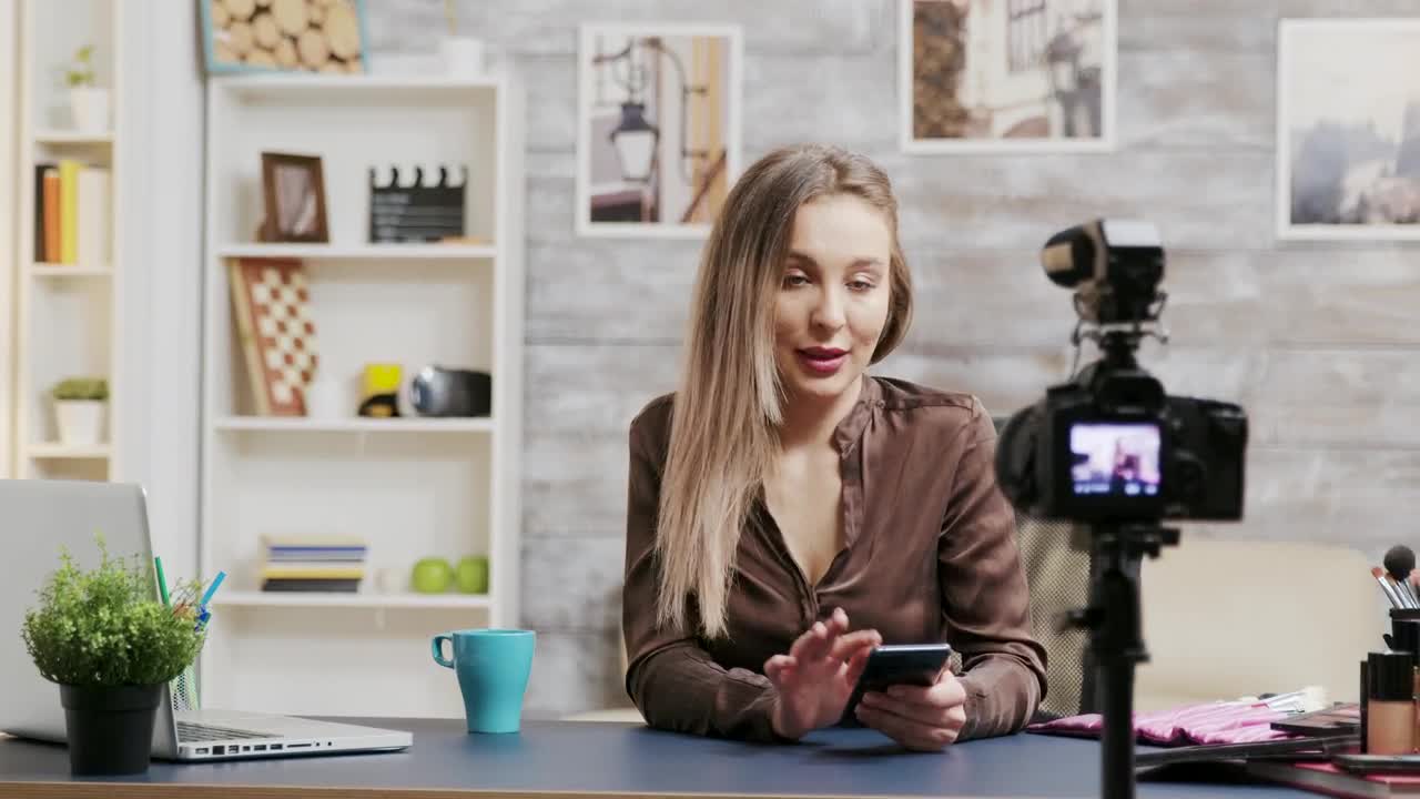 Stock Video Beauty Vlogger Answers Subscribers While Recording Live Wallpaper For PC - Free Download