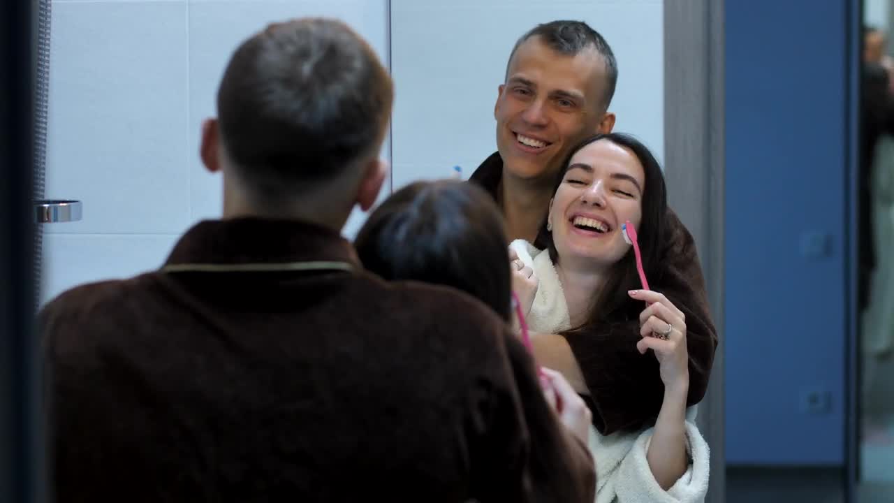 Stock Video Couple Laughing In The Bathroom Live Wallpaper For PC - Free Download