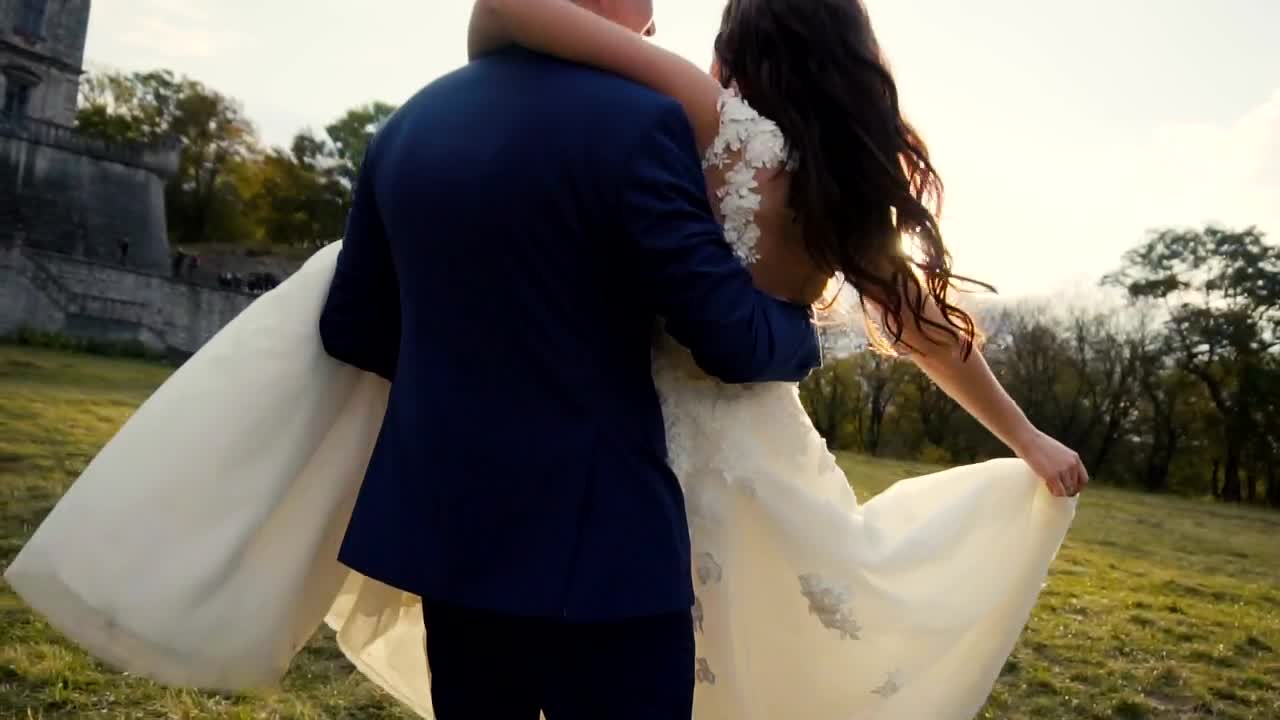 Stock Video Married Couple Dancing At A Weddin Animated Wallpaper - Free Download