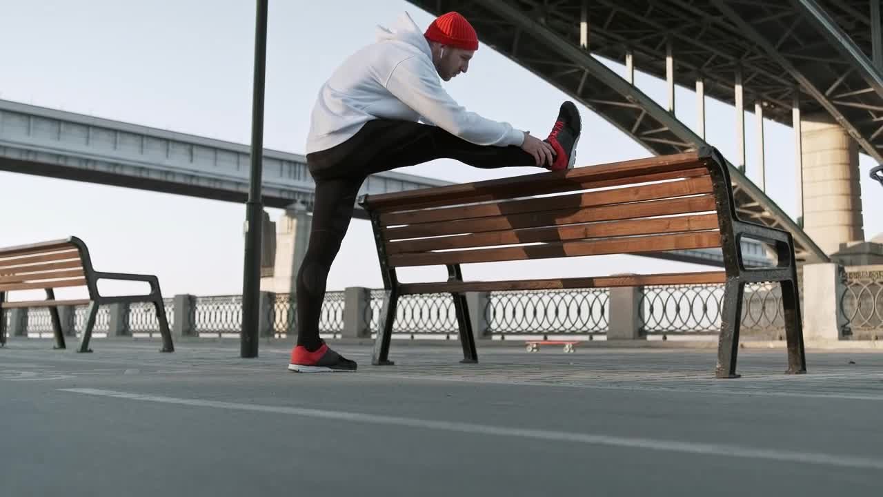 Free Stock Video Runner Stretching His Body Before Start Running Live Wallpaper - Free Download
