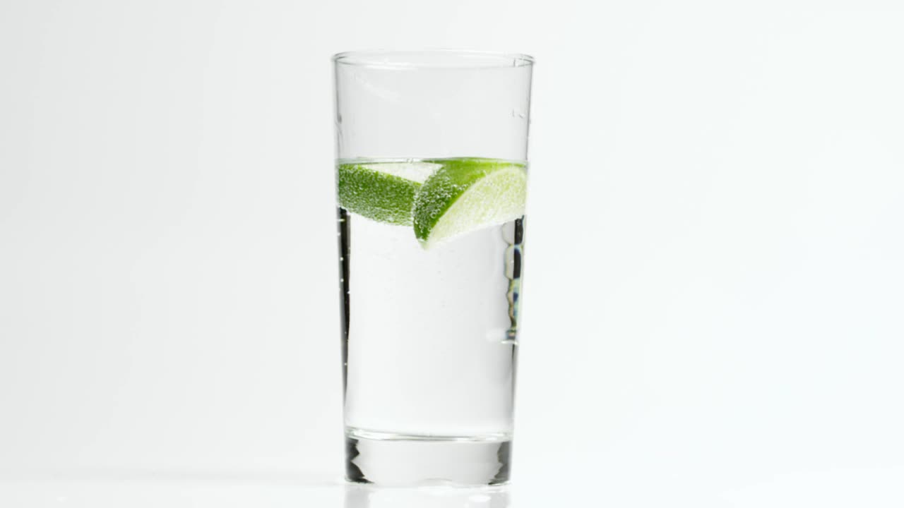 Stock Video Lime In A Sparkling Drink Animated Wallpaper - Free Download