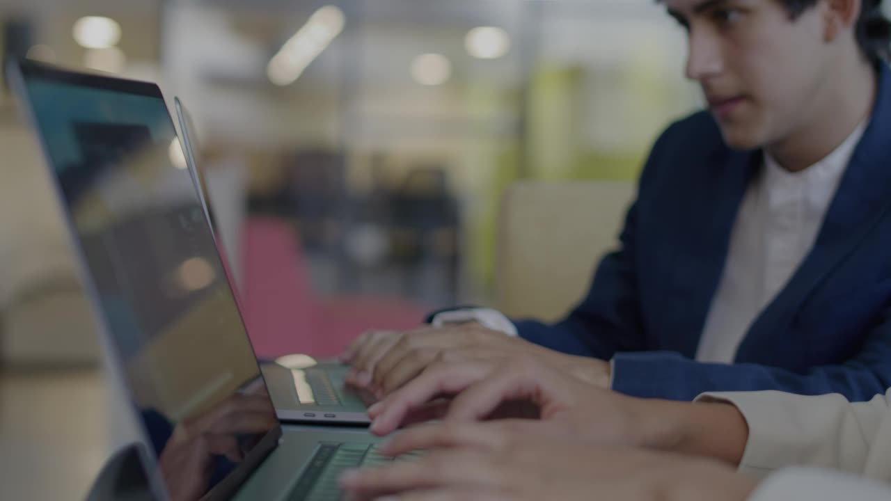 Stock Video People Working On Laptops Live Wallpaper - Free Download