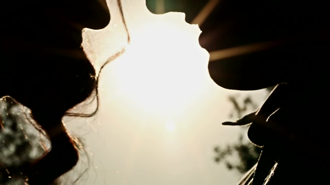 Free Stock Video Silhouette Of A Kissing Couple Live Wallpaper - Free Download
