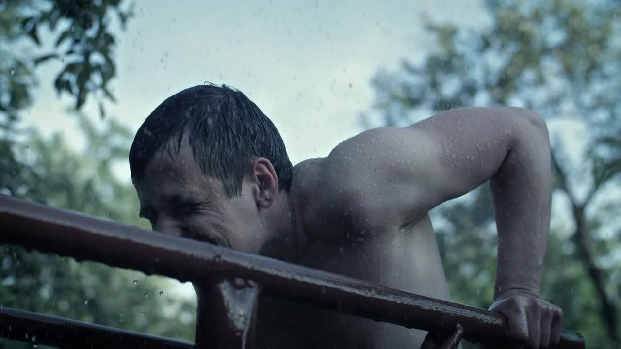 Free Stock Video Shirtless Man Exercises In The Rain Live Wallpaper - Free Download