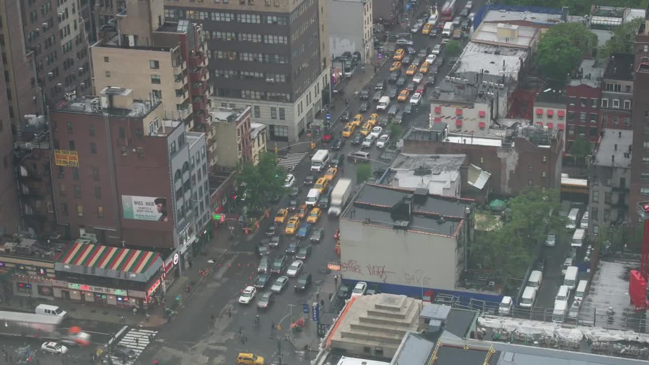 Free Video Stock traffic on manhattan avenues static upper view Live Wallpaper - Free Download