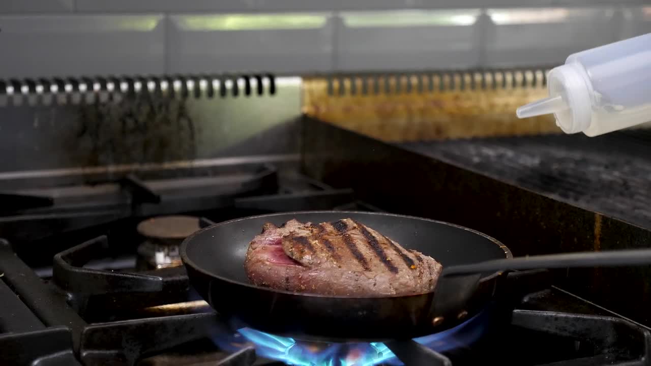 Video Stock Pouring Oil Over Beef Live Wallpaper Free - Free Download
