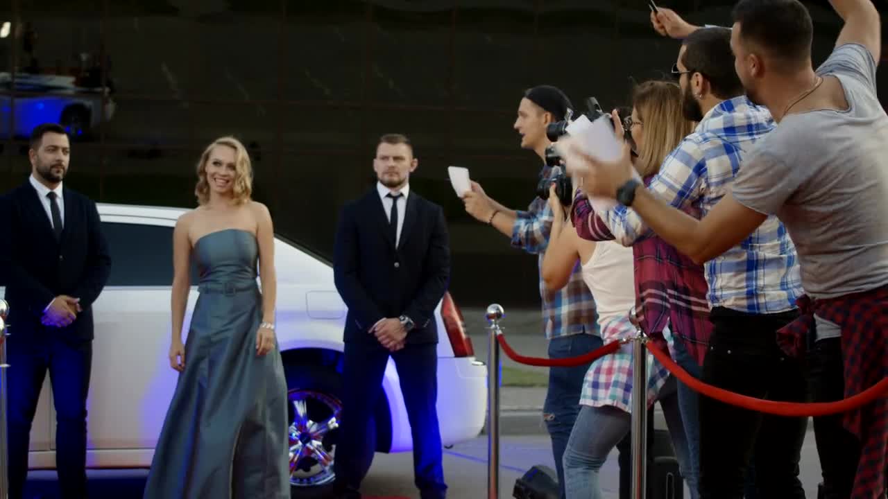 Video Stock Celebrity Woman Arriving At The Red Carpet Live Wallpaper For PC - Free Download