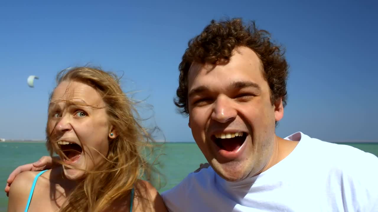 Stock Video Couple Making Funny Faces And Kissing Live Wallpaper For PC - Free Download