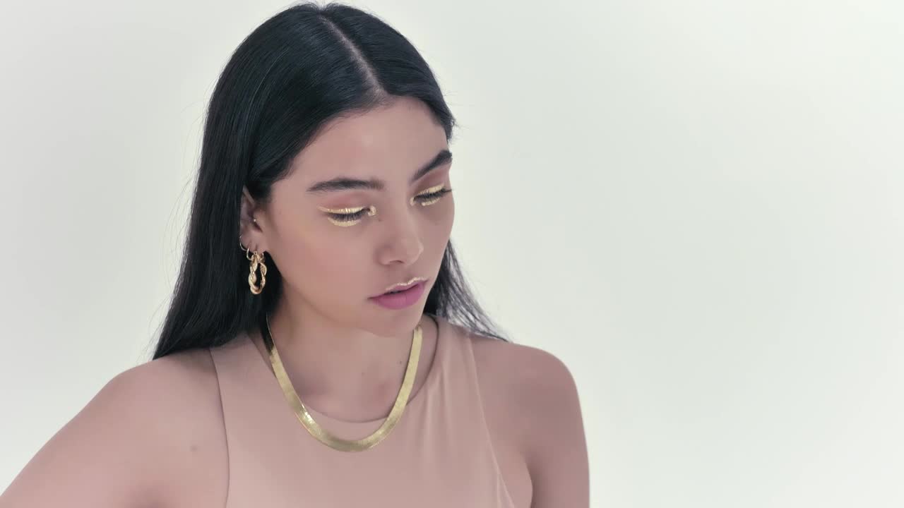 Free Stock Video Woman In An Elegant Dress At A Photoshoot Live Wallpaper - Free Download
