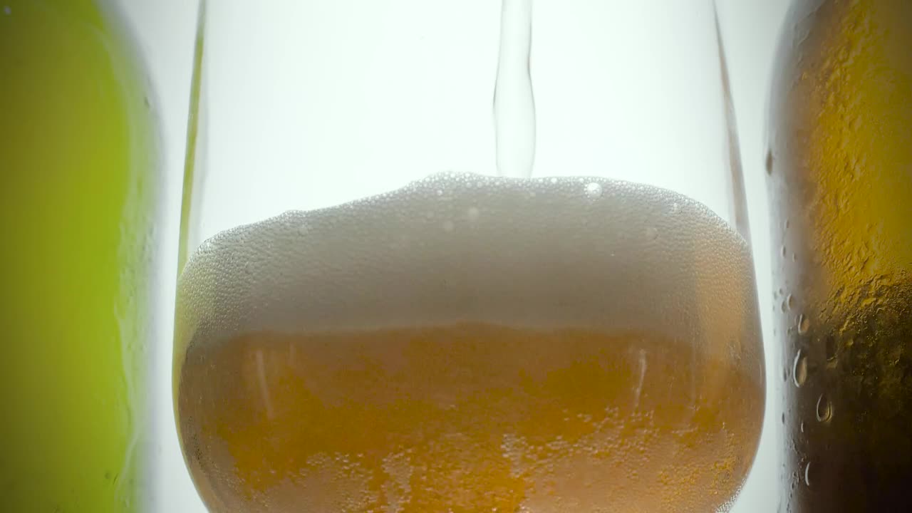Free Stock Video Serving Foamy Beer In A Glass Live Wallpaper - Free Download