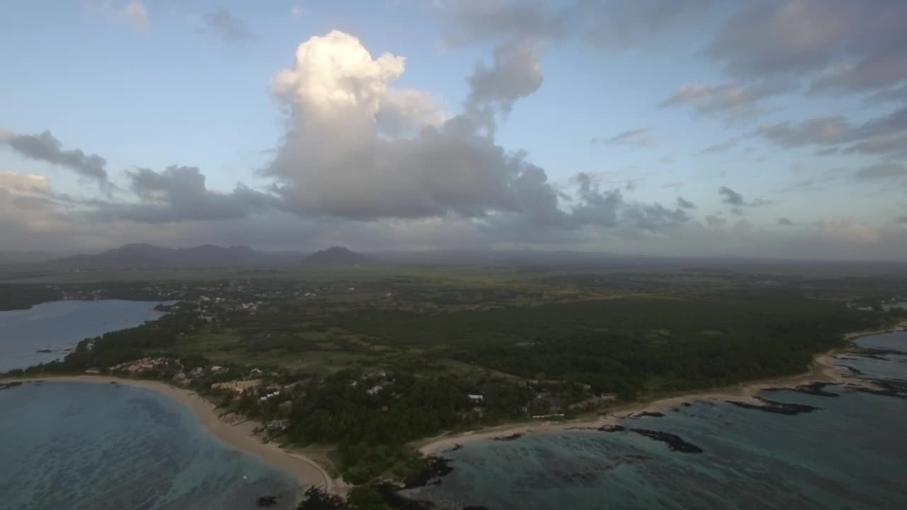 Video Stock Rain Heading Over The Island Live Wallpaper Free - Free Download