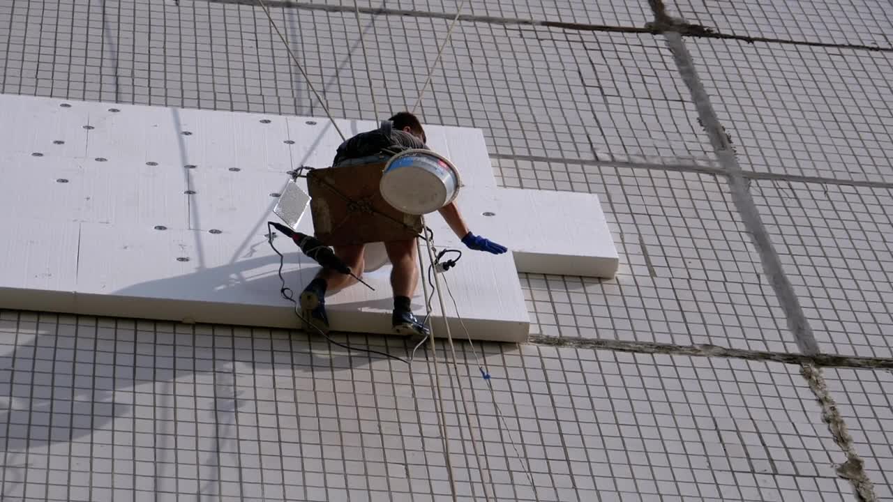 Free Stock Video Working In The Heights Of A Building Live Wallpaper - Free Download