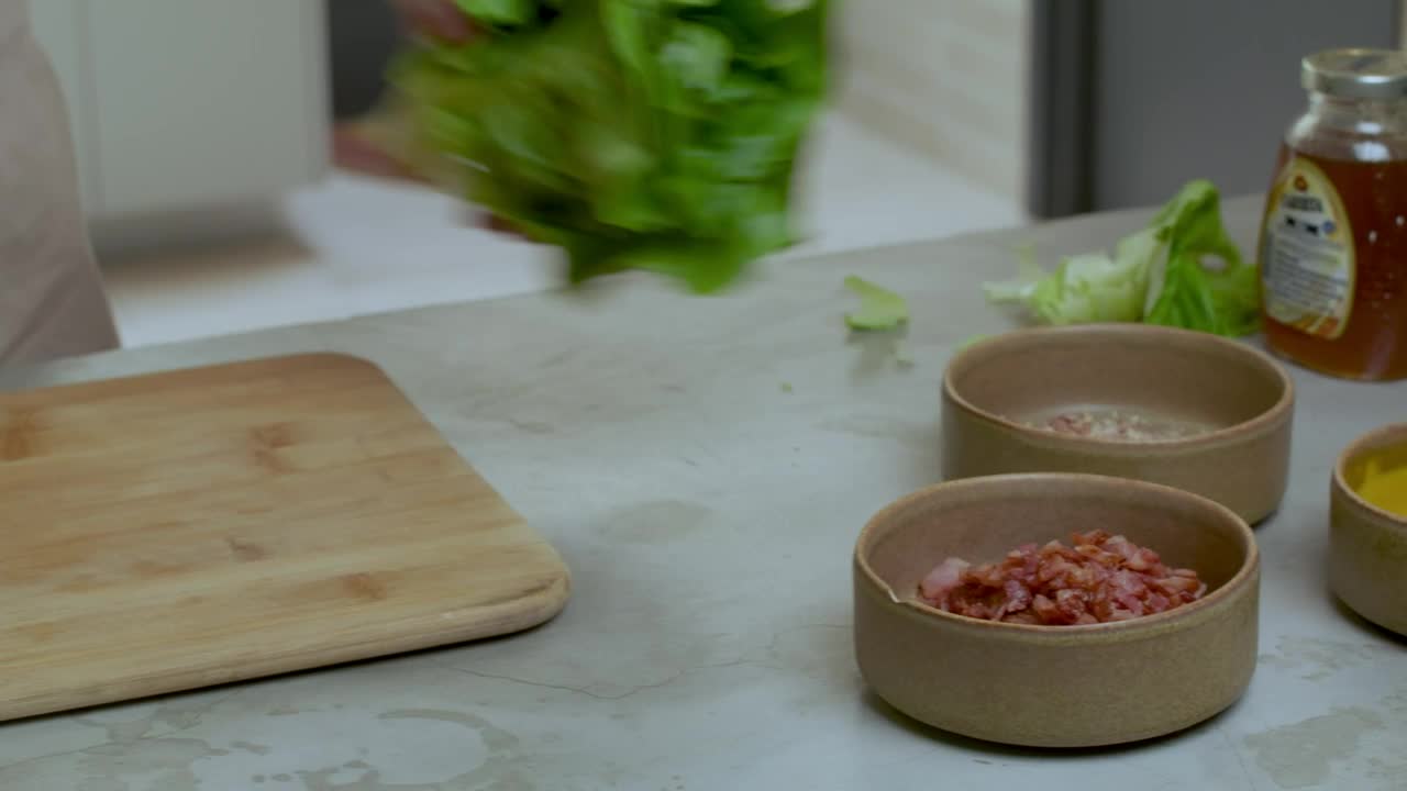 Video Stock Chef Chopping A Lettuce Live Wallpaper For PC - Free Download