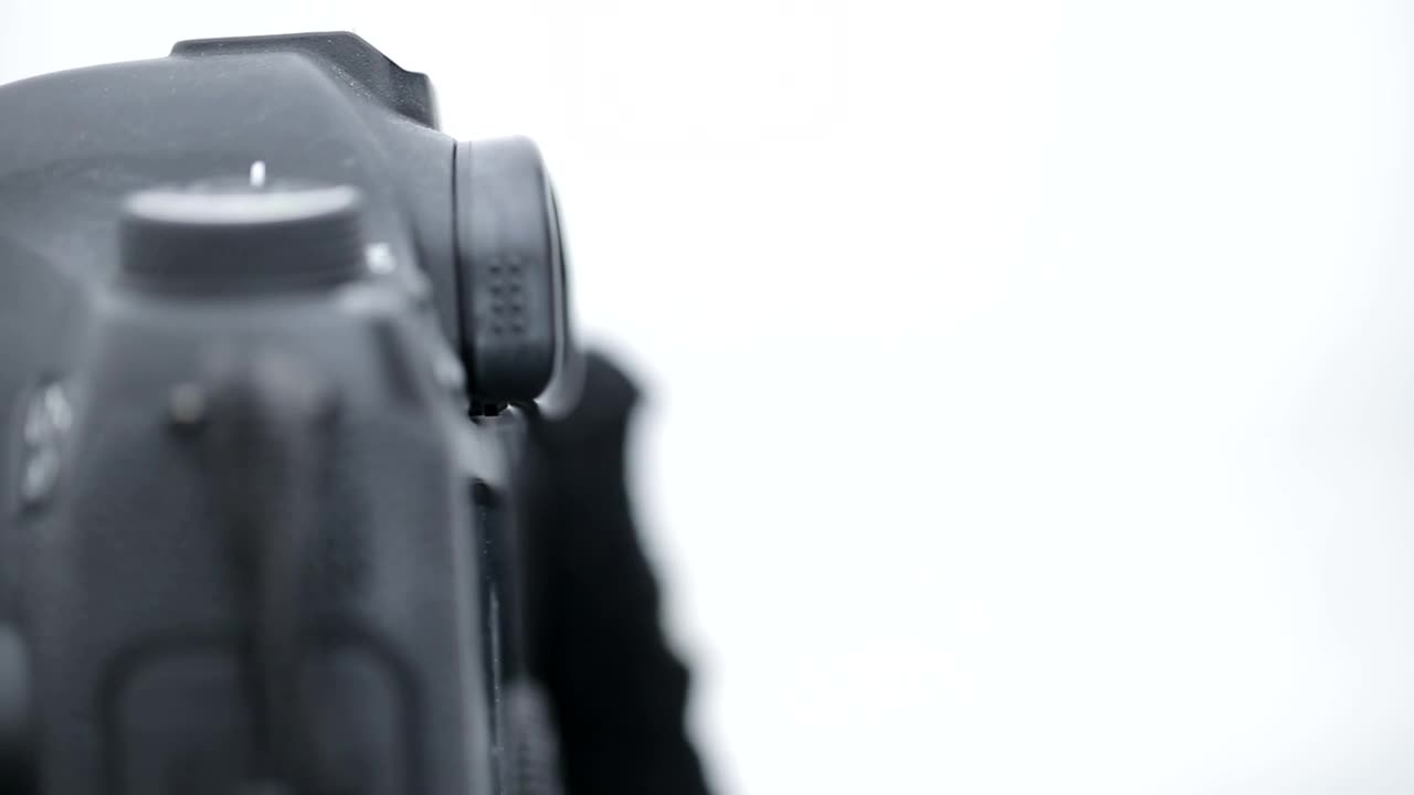 Video Stock Photographer Bringing His Eye Closer To The Camera Live Wallpaper Free - Free Download