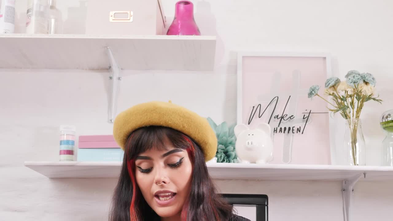 Free Stock Video Young Woman Recording A Makeup Tutorial With His Phone Live Wallpaper - Free Download
