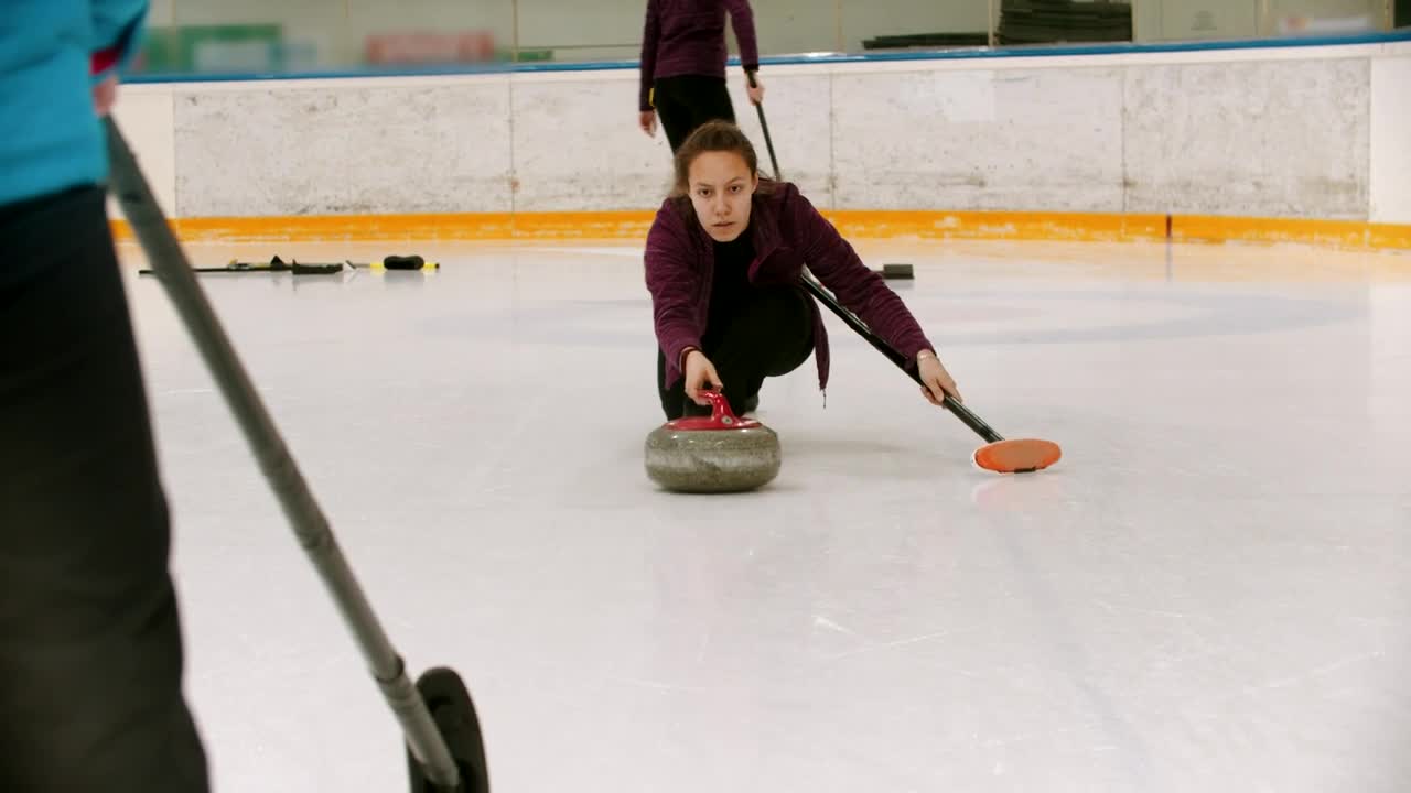 Free Stock Video Woman Curling Player Sliding On Ice Live Wallpaper - Free Download