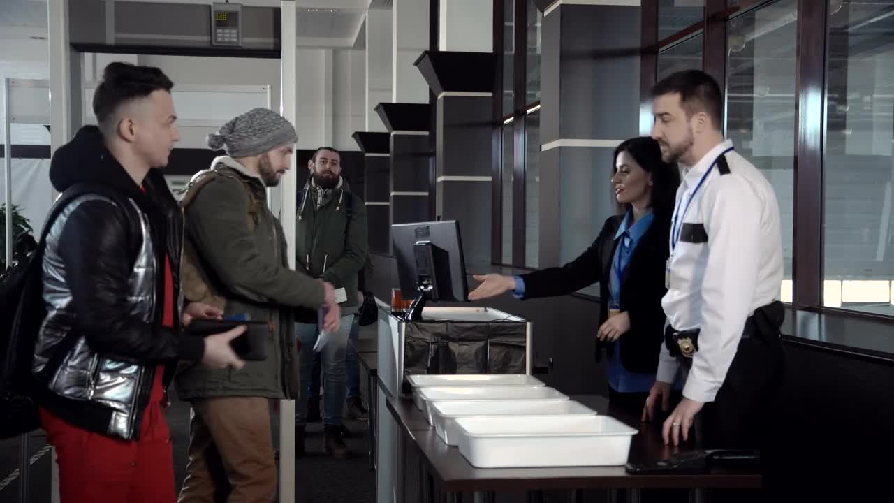 Free Stock Video Security Revision At Airport Live Wallpaper - Free Download