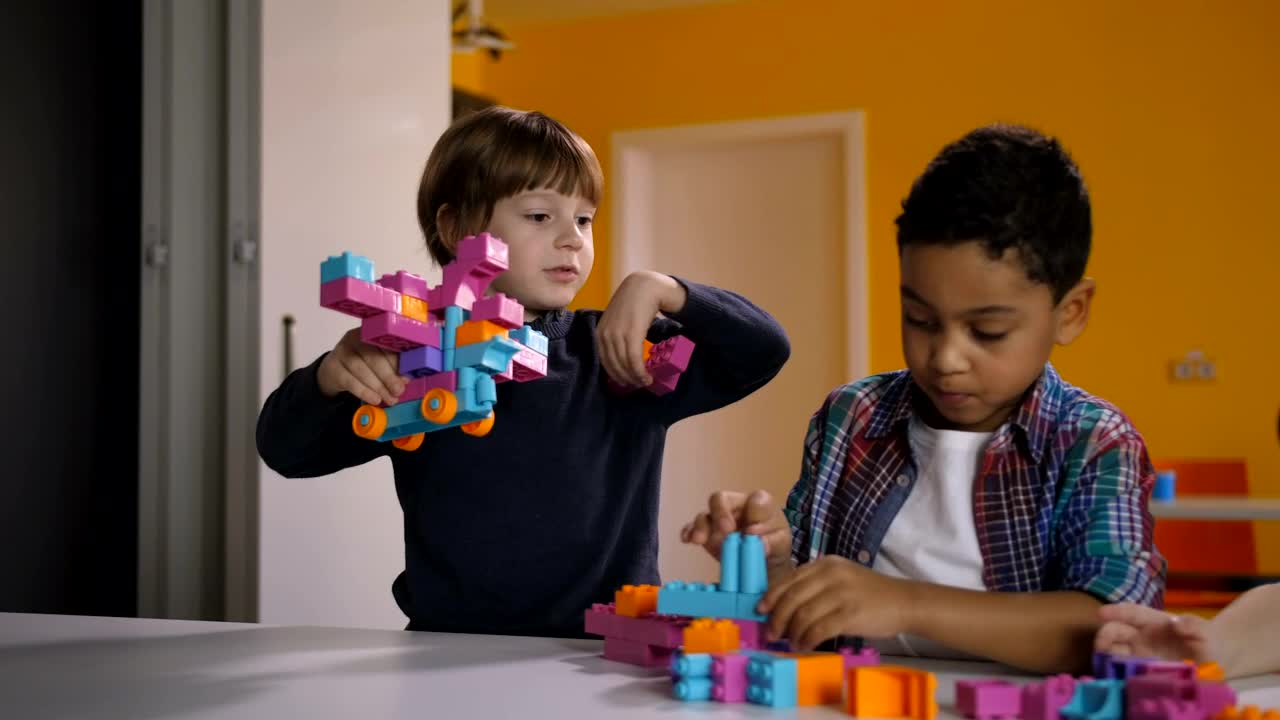 Video Stock Children Playing With Building Blocks Live Wallpaper For PC - Free Download