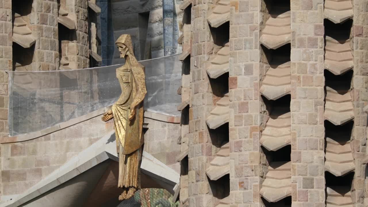 Free Video Stock Statue Of Christ Located On The Facade Of The Temple Live Wallpaper - Free Download