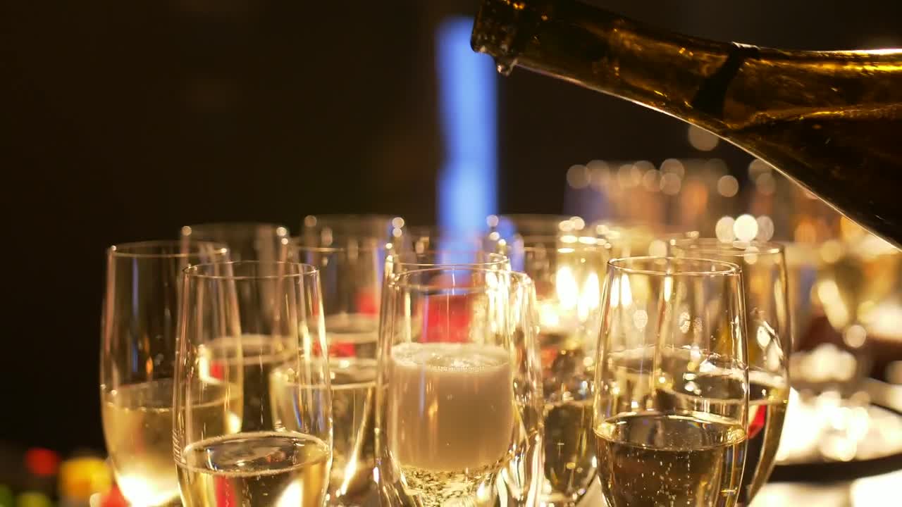 Video Stock Pouring Classes Of Champagne Live Wallpaper Free - Free Download