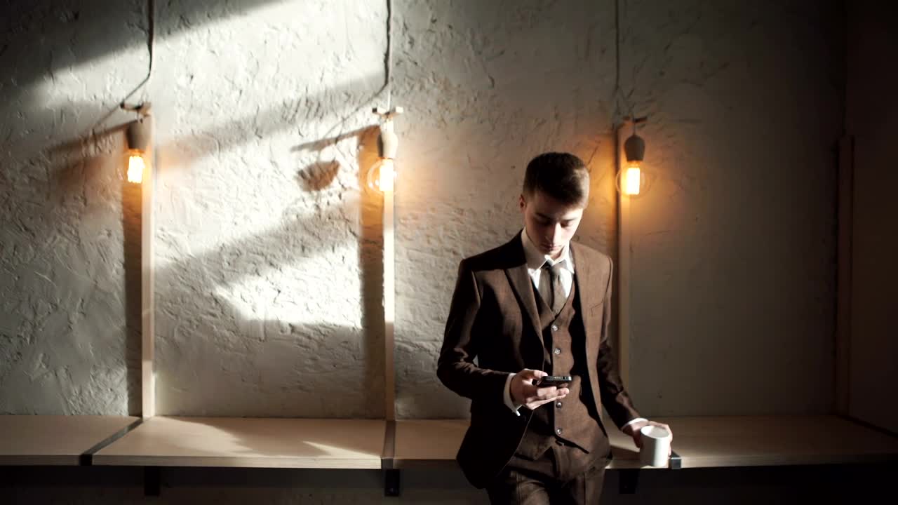 Video Stock Businessman Using A Mobile Phone Live Wallpaper For PC - Free Download