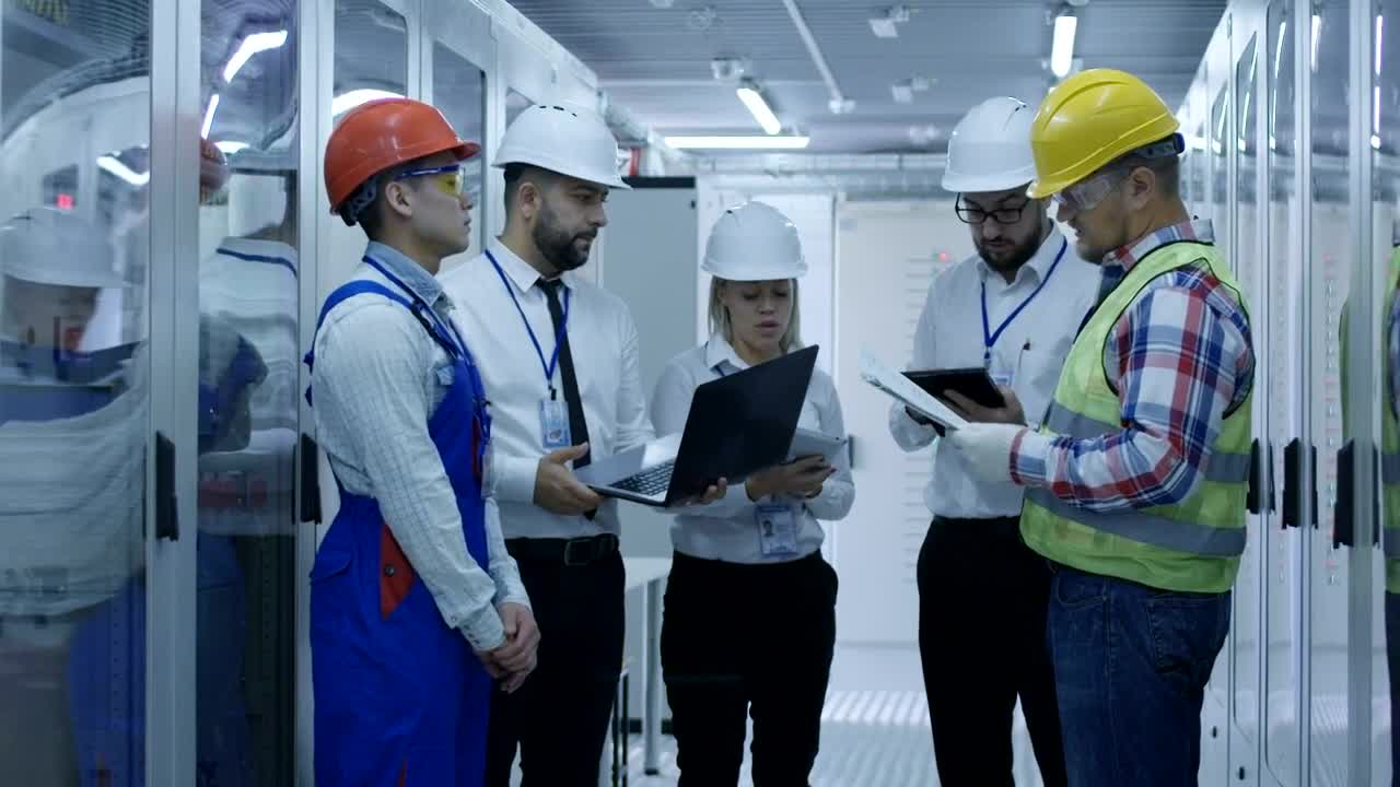 Stock Video Electrical Workers In Control Room Live Wallpaper For PC - Free Download