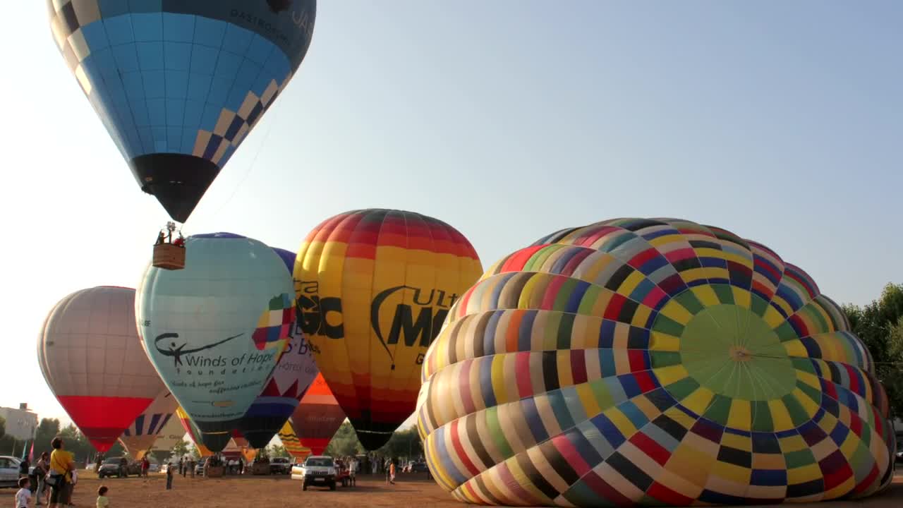 Stock Video Hot Air Balloons Taking Off From The Ground Animated Wallpaper - Free Download