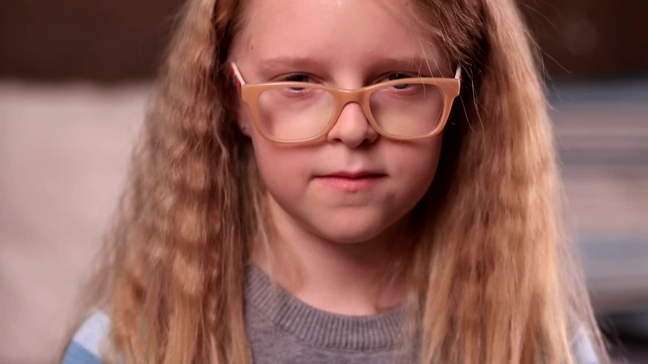 Stock Video Confused Girl Becoming Upset Live Wallpaper For PC - Free Download