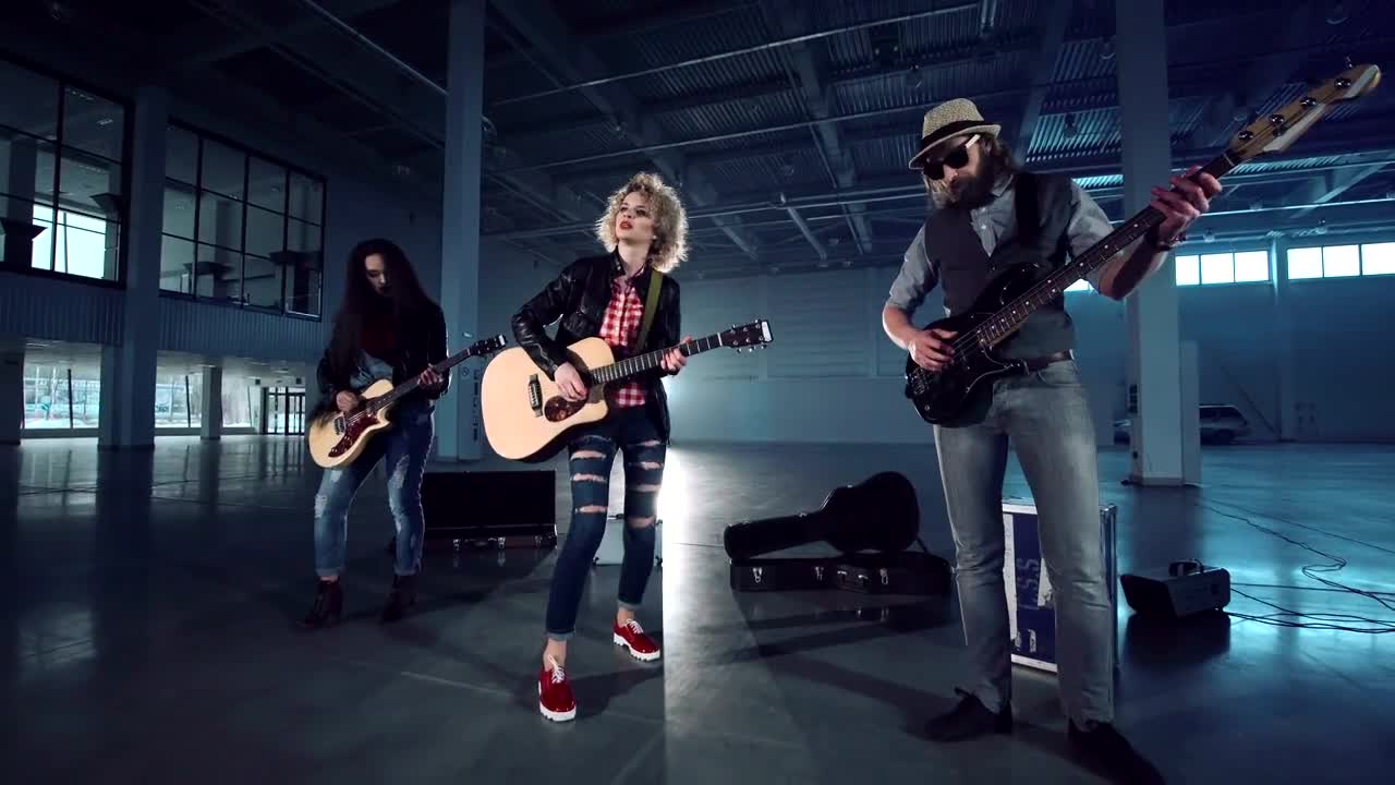 Stock Video Music Band Shooting Video In An Empty Warehouse Live Wallpaper - Free Download