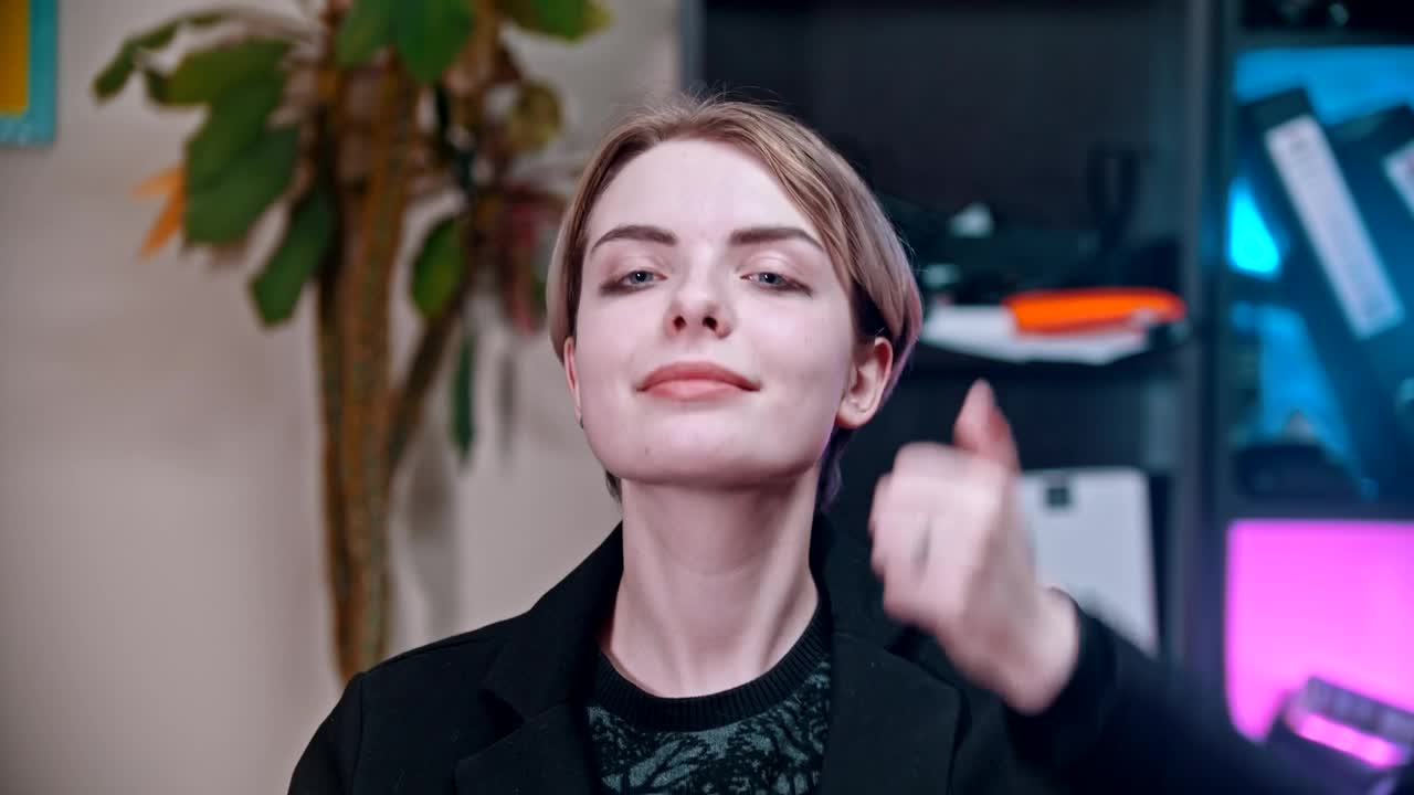 Free Stock Video Young Woman Showing Thumb Up Live Wallpaper - Free Download