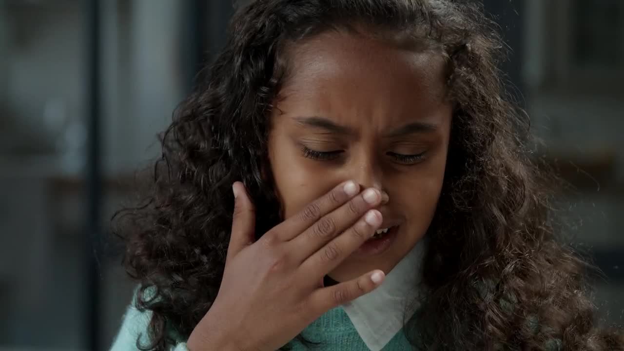 Stock Video Little Girl Crying Animated Wallpaper - Free Download