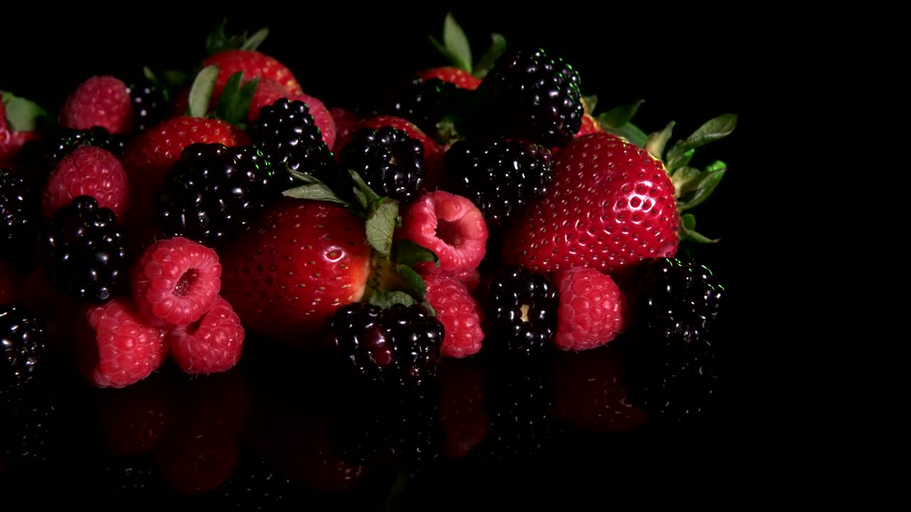Stock Video Harvest Berries Animated Wallpaper - Free Download