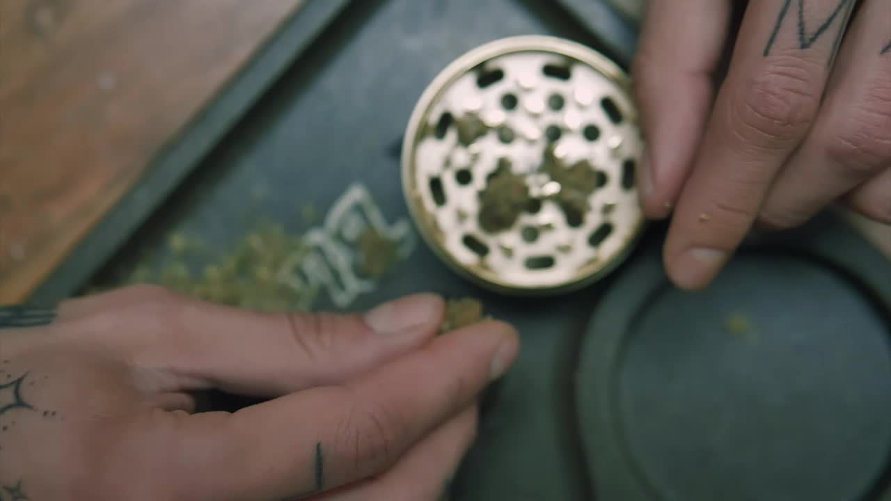 Free Stock Video Using The Weed Grinder Live Wallpaper - Free Download