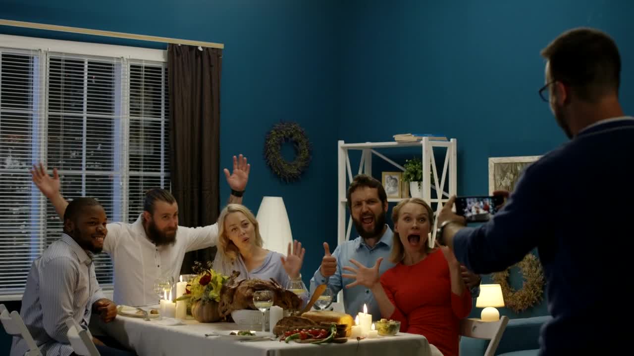 Video Stock Cheerful Friends Taking Photo On Thanksgiving Day Live Wallpaper For PC - Free Download