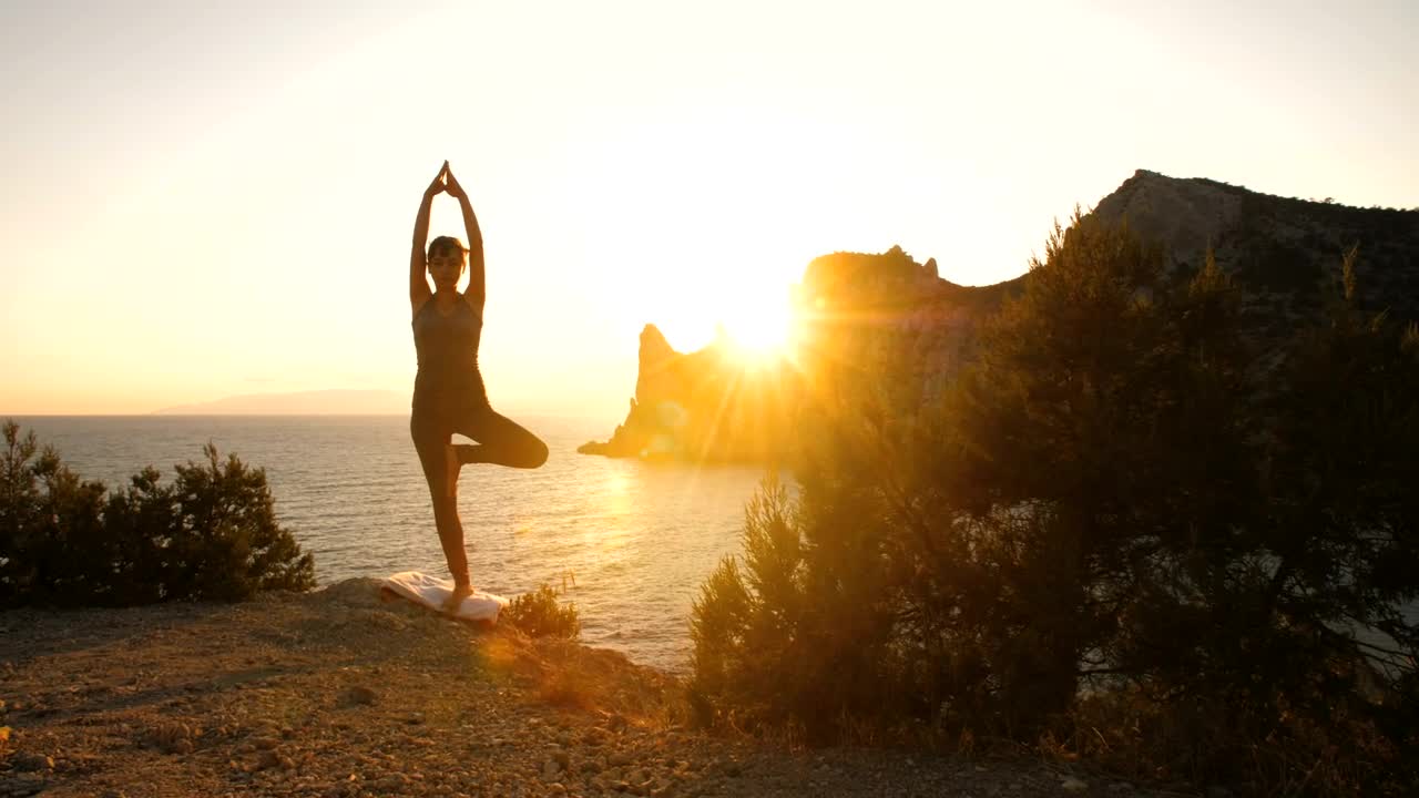 Free Stock Video Woman Doing Yoga By The Sea At Sunset Live Wallpaper - Free Download
