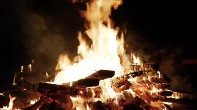 Stock Video Large Log Fire Burning Outside Smal Animated Wallpaper - Free Download