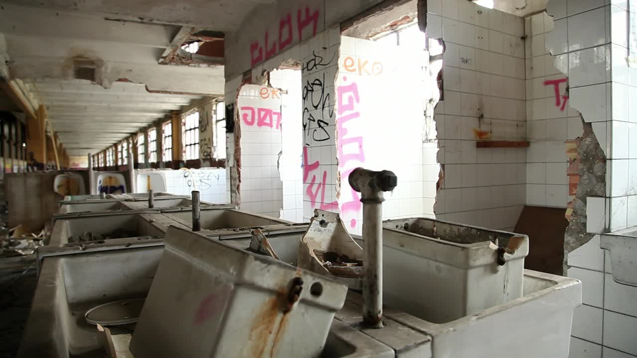 Free Stock Video Ruins Of The Bathroom Of An Old Building Live Wallpaper - Free Download
