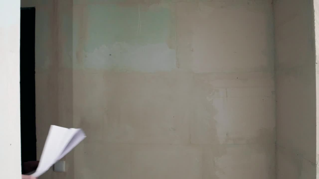 Video Stock Real Estate Agent Showing Apartment To A Couple Live Wallpaper Free - Free Download
