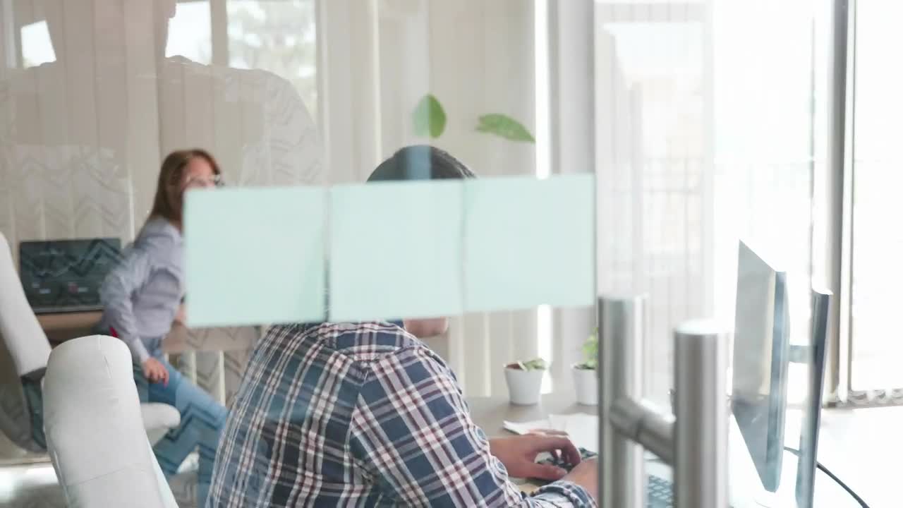 Video Stock Businesswoman Shares Idea With Coworker Live Wallpaper For PC - Free Download