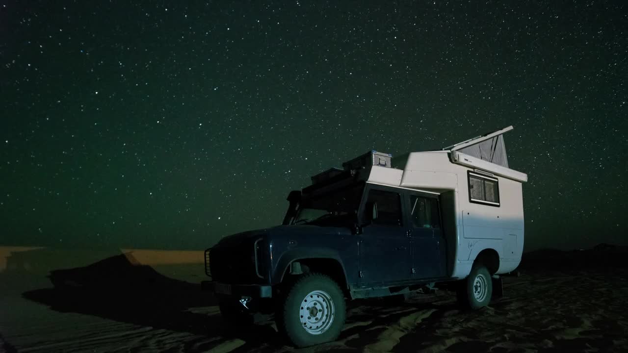 Video Stock Camper Van In The Sahara Desert At Night Live Wallpaper For PC - Free Download