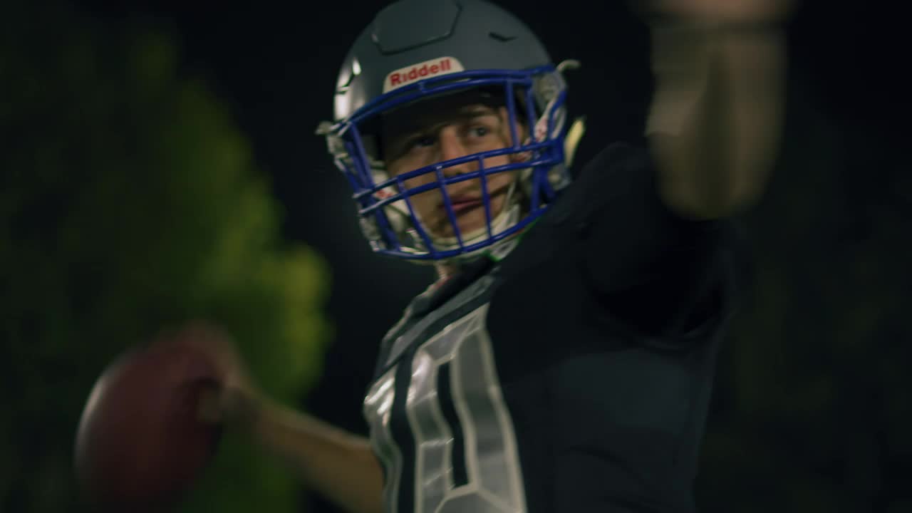 Video Stock Portrait Of A Quarterback Throwing The Ball Live Wallpaper Free - Free Download